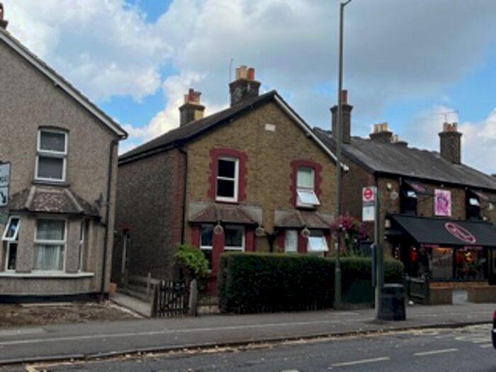 2 Bedroom Semi-Detached House To Rent In Limpsfield Road, Warlingham, CR6