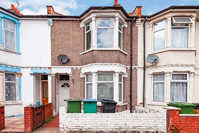 5 Bedroom Terraced House To Rent In Whippendell Road, Watford, WD18
