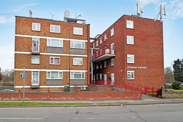 2 Bedroom Flat To Rent In Elmbridge Avenue, Kingston, KT5