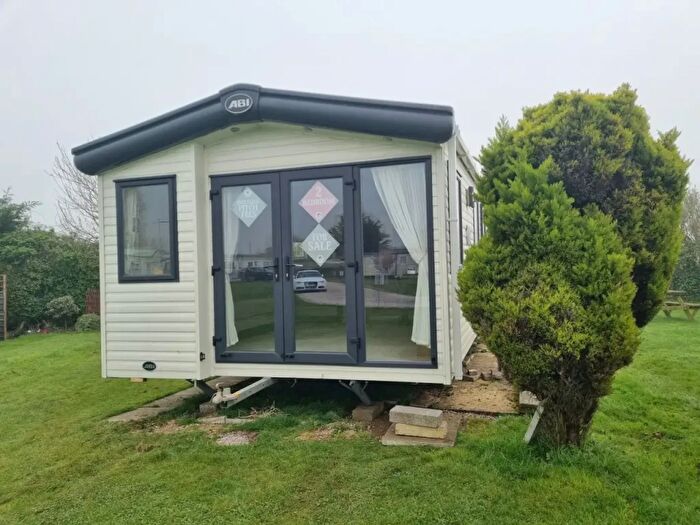 2 Bedroom Park Home For Sale In Burmarsh, Romney Marsh, TN29