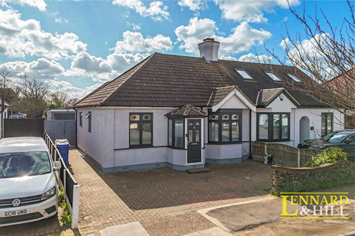 3 Bedroom Semi-Detached Bungalow For Sale In Laird Avenue, Grays, RM16