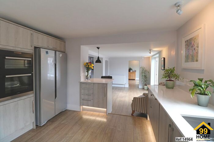 5 Bedroom Detached House To Rent In Aldershot Road, Fleet, United Kingdom, GU52