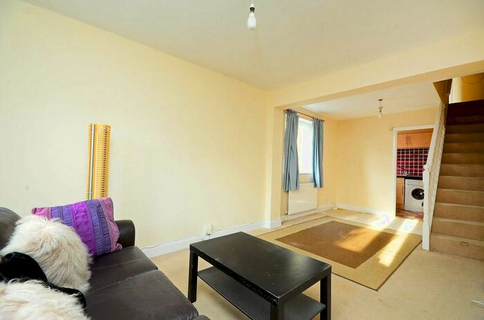 1 Bedroom Flat To Rent In Gap Road, Wimbledon, London, SW19
