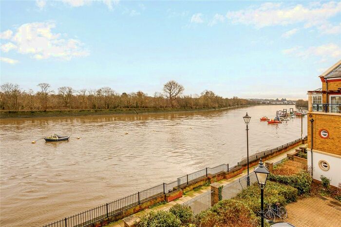 4 Bedroom Flat To Rent In Russell Close, London, W4