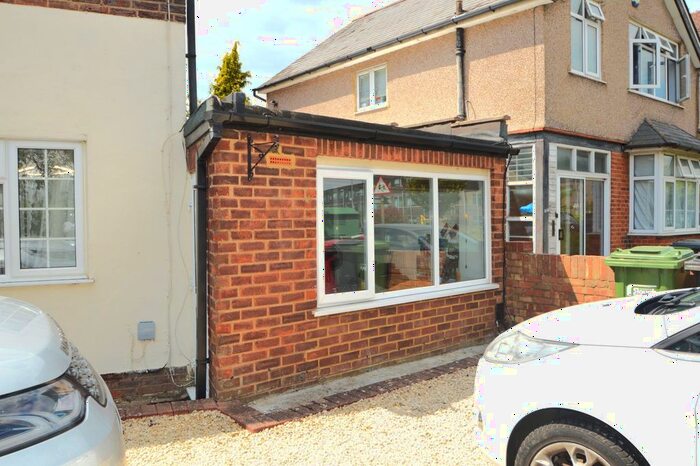 1 Bedroom Studio To Rent In Stoke Road, Slough, Berkshire, SL2