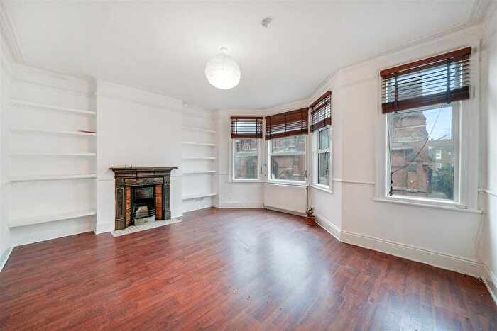 2 Bedroom Flat To Rent In Bathurst Gardens, Kensal Rise, London, NW10