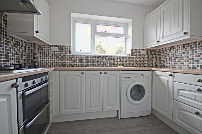 2 Bedroom Maisonette To Rent In Derwent Drive, Slough, SL1