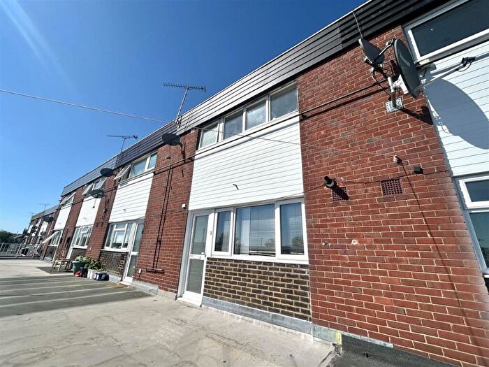 2 Bedroom Flat To Rent In High Road, Benfleet, SS7