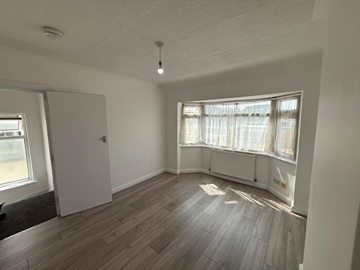 3 Bedroom Semi-Detached House To Rent In Waltham Avenue, Hayes, Middlesex, UB3