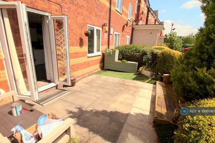 2 Bedroom Flat To Rent In Trinity Riverside, Salford, M3
