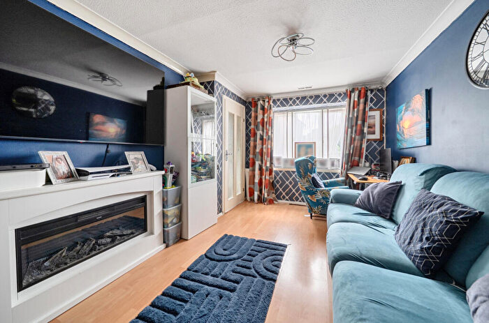 2 Bedroom Bungalow For Sale In Cobb Close, Datchet, Slough, SL3