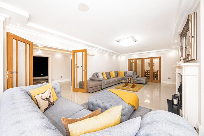 6 Bedroom Detached House For Sale In Tomswood Road, Chigwell, Essex, IG7