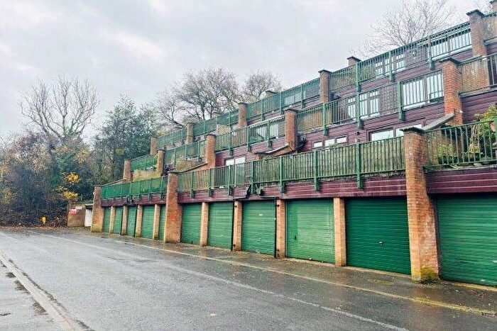 3 Bedroom Flat To Rent In Briary Road, Bristol, BS20