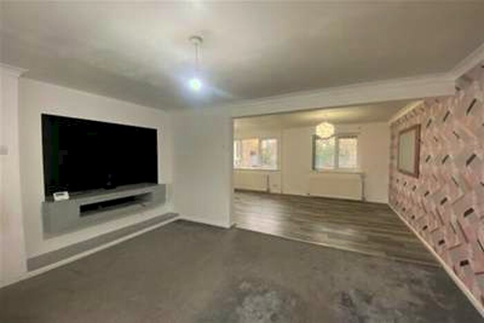 4 Bedroom House To Rent In 65 Broadhurst, Denton, M34