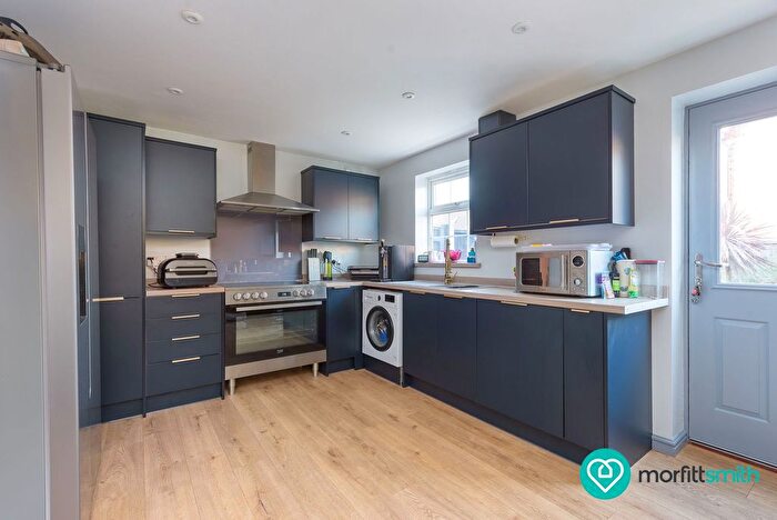 3 Bedroom End Of Terrace House For Sale In Middle Meadow, Shireoaks, Worksop, S81