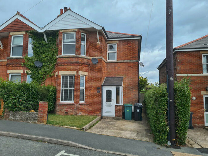3 Bedroom Semi-Detached House To Rent In Kings Road, Binstead, PO33