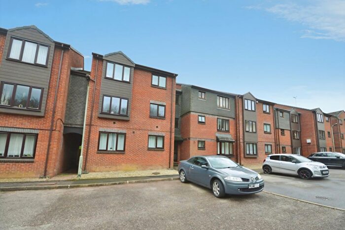 1 Bedroom Flat For Sale In Kinnerton Way, Exeter, Devon, EX4