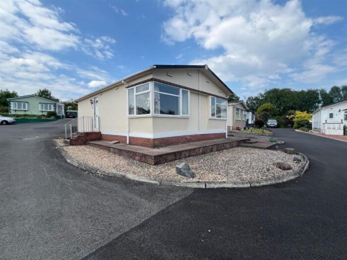 2 Bedroom Park Home For Sale In Pleasant View Park, Trecynon, Aberdare, CF44