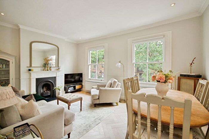 2 Bedroom Maisonette For Sale In Gordon Road, London, N11