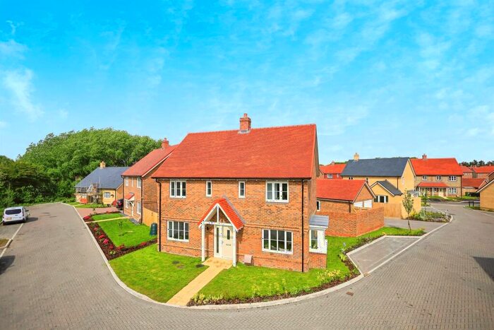 5 Bedroom Detached House For Sale In Maple Grove, Hailsham, BN27