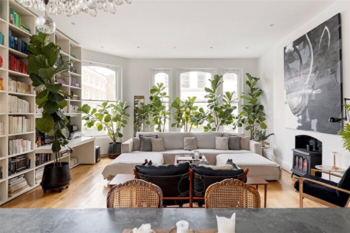 2 Bedroom Flat To Rent In Westbourne Grove, Westminster, W2