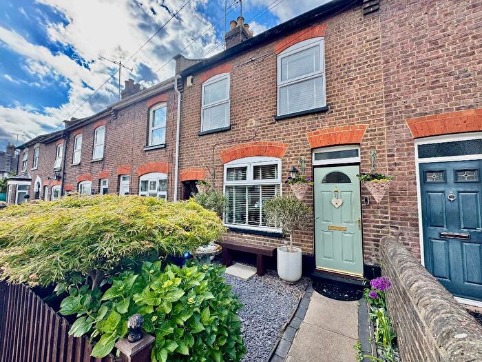 3 Bedroom Terraced House For Sale In Edward Street, High Town, Luton, Bedfordshire, LU2