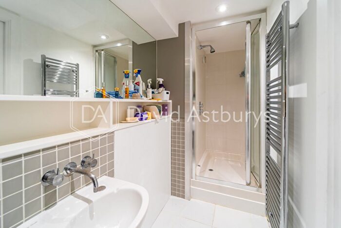 1 Bedroom Flat To Rent In Kingsway Place, Clerkenwell, London, EC1R