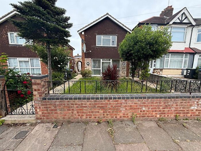 3 Bedroom Semi Detached House To Rent In Dorchester Avenue, London, N13