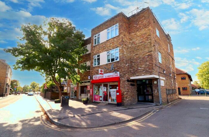 2 Bedroom Flat To Rent In Molesey Road, Walton-On-Thames, Surrey, KT12