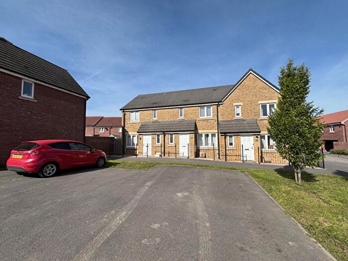 3 Bedroom Terraced House For Sale In Kingfisher Drive, Houndstone, BA22
