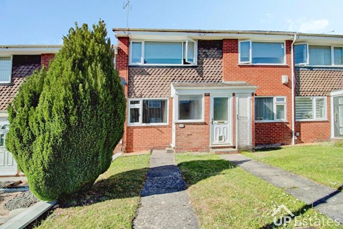 2 Bedroom Maisonette For Sale In Bridgeacre Gardens, Binley, Coventry, CV3