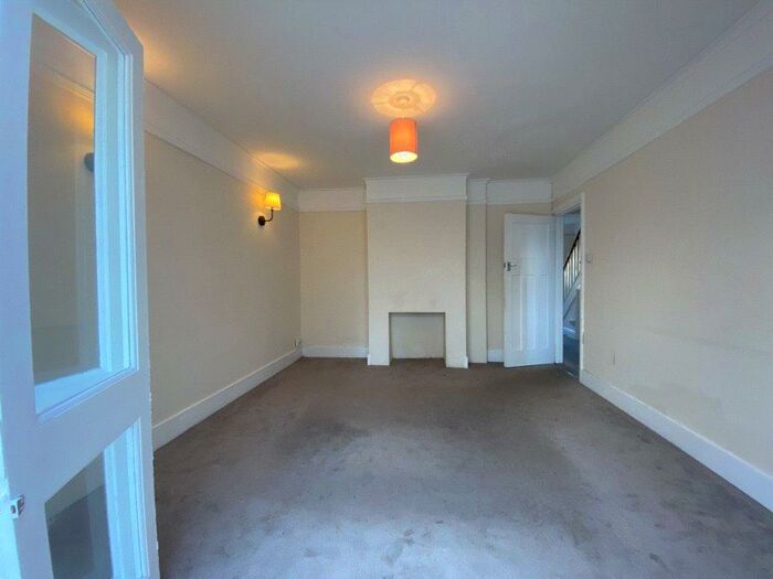 3 Bedroom Detached House To Rent In Southcote Road, Merstham, Redhill, Surrey, RH1