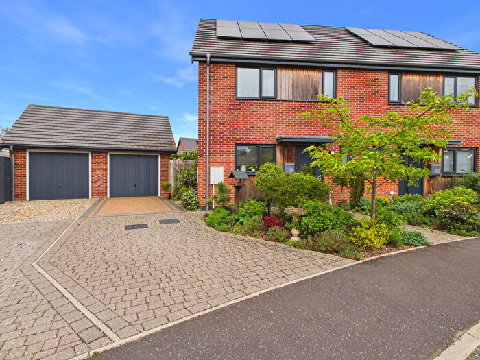 3 Bedroom Semi Detached House For Sale In Harvest Road, Thetford, Norfolk, IP25