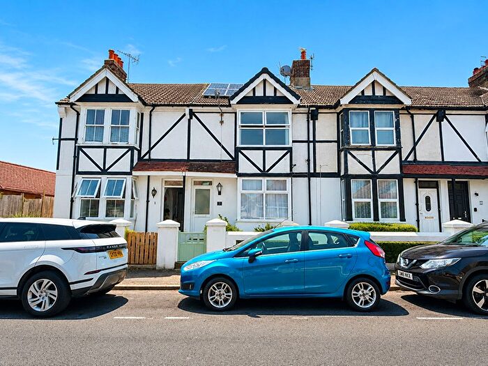 2 Bedroom Flat For Sale In Chester Avenue, Lancing, West Sussex, BN15