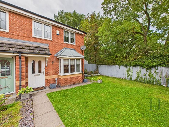 3 Bedroom Semi-Detached House For Sale In Henson Close, Radcliffe-On-Trent, NG12