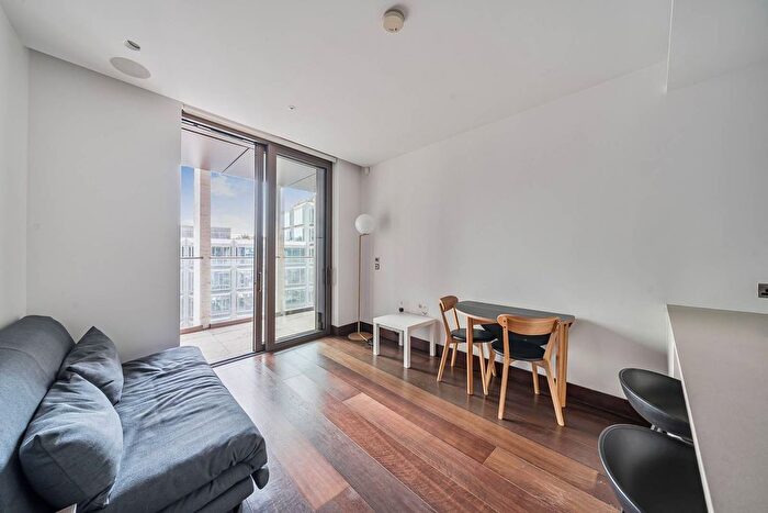1 Bedroom Flat For Sale In Kings Gate Walk, Victoria, London, SW1E