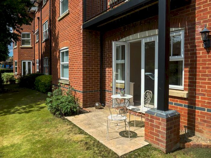 2 Bedroom Apartment To Rent In Fairford Road, Maidenhead, SL6
