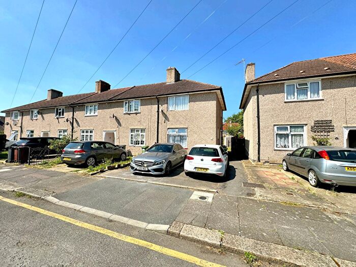 2 Bedroom End Of Terrace House To Rent In Alleyndale Road, Dagenham, RM8