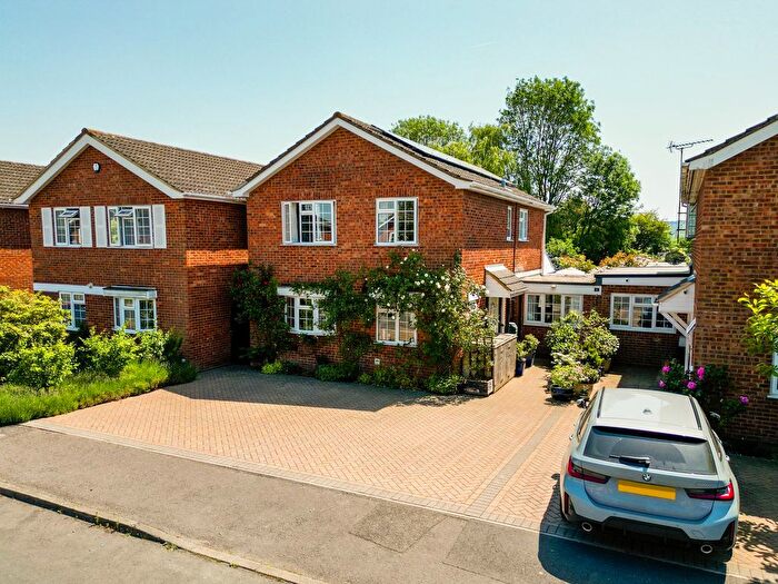 4 Bedroom Link Detached House For Sale In Chalgrove End, Stoke Mandeville, HP22