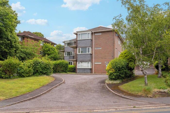 2 Bedroom Flat To Rent In Donnybrook House, By High Wycombe Train Station, HP13