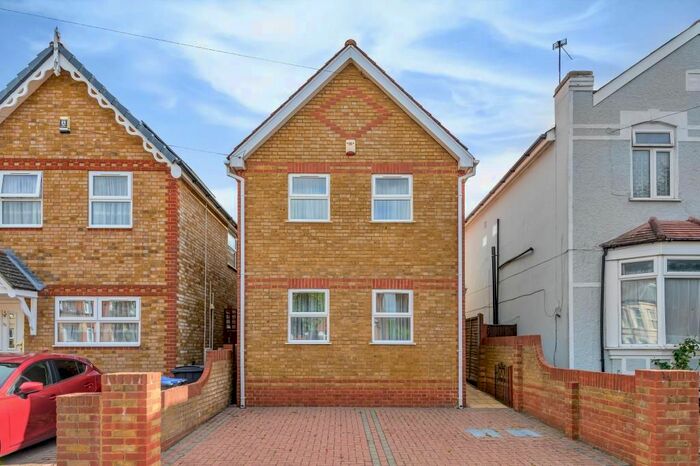 5 Bedroom Detached House To Rent In Surbiton, Surrey, KT6