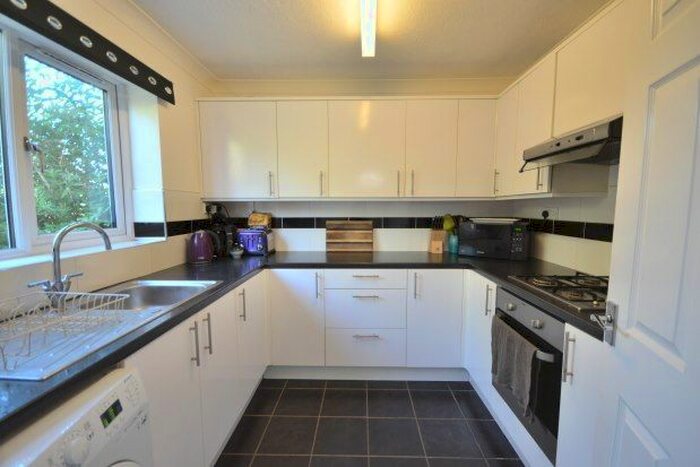 3 Bedroom End Of Terrace House To Rent In Windmill Road, Gillingham, ME7