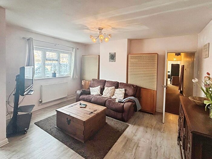 2 Bedroom Flat For Sale In Dorchester Road, Weymouth, DT4