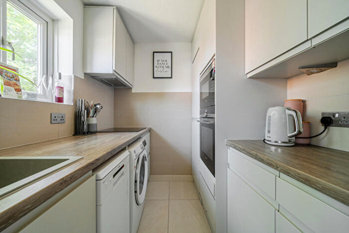 2 Bedroom Flat For Sale In North Town Road, Maidenhead, SL6