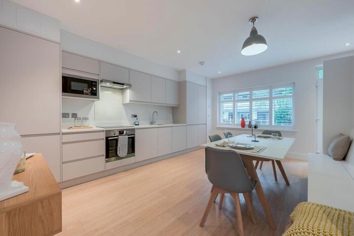 2 Bedroom Flat To Rent In Renfrew Road, London, SE11