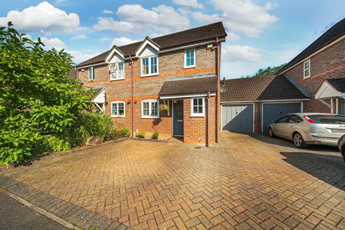 3 Bedroom Link Detached House For Sale In Reading, Padworth, RG7