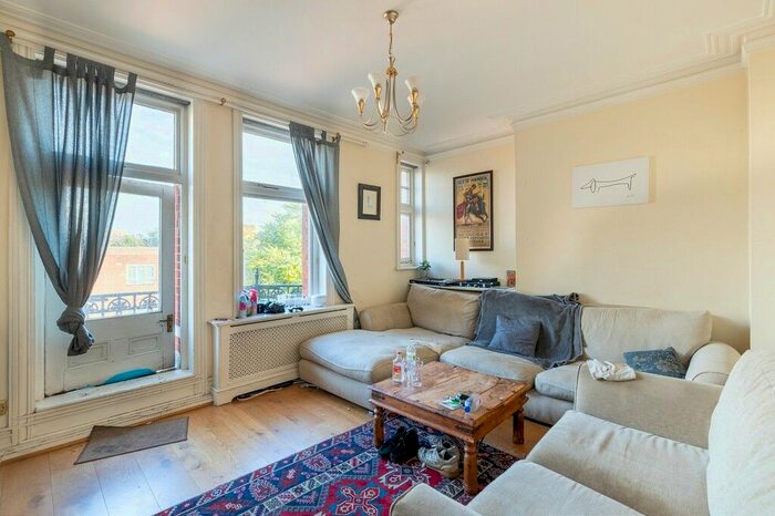 3 Bedroom Flat To Rent In Edith Grove, Chelsea, SW10