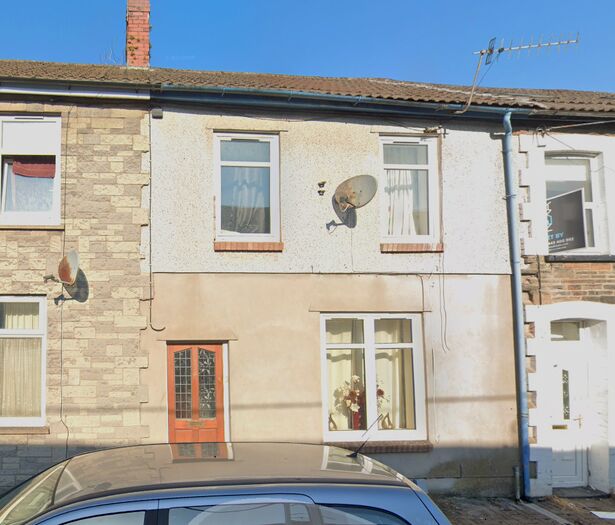 4 Bedroom Terraced House To Rent In Queen Street, Pontypridd, South Glamorgan, Rhondda Cynon Taff, CF37