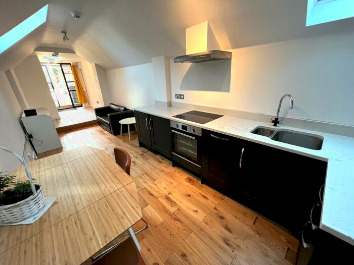 1 Bedroom House To Rent In Denzil Road, GU2