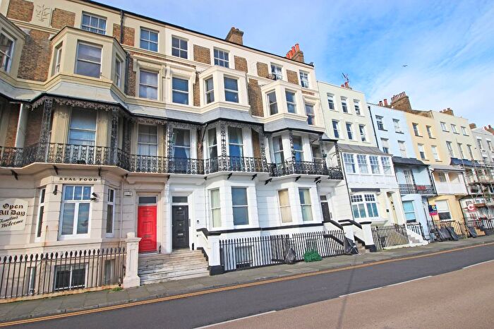 2 Bedroom Flat To Rent In Paragon, Ramsgate, Kent, CT11